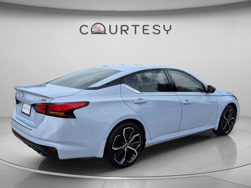 Gray Sky Pearl 2023 Nissan Altima 2.5 SR