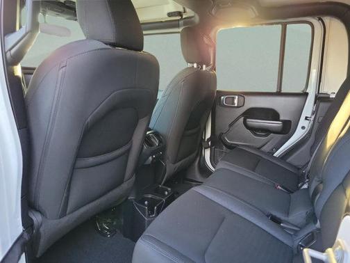 Bright White Clearcoat 2021 Jeep Gladiator Sport