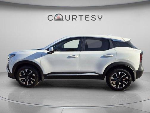 Aspen White Tri 2025 Nissan Kicks SV