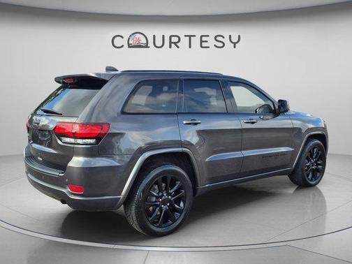 Granite Crystal Clearcoat Metallic 2019 Jeep Grand Cherokee Altitude