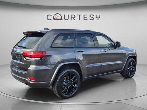 Granite Crystal Clearcoat Metallic 2019 Jeep Grand Cherokee Altitude
