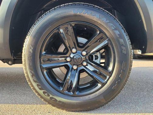 2024 RAM 1500 Classic Warlock Crew Cab 4x2 5'7' Box