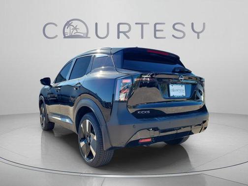 Super Black 2026 Nissan Kicks SR
