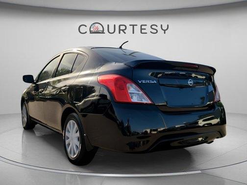 Black 2018 Nissan Versa 1.6 S+