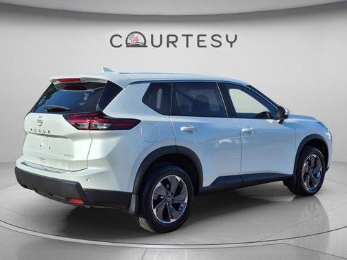 Everest White P 2026 Nissan Rogue SV