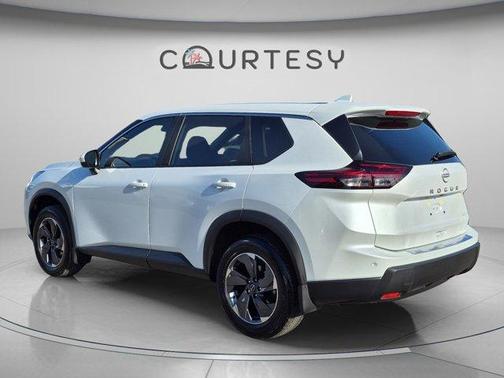 Everest White P 2026 Nissan Rogue SV