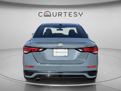 2t Gry Blk Roof 2025 Nissan Sentra SR