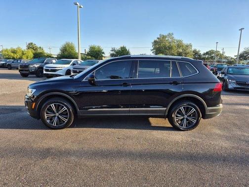 Deep Black Pearl Effect 2018 Volkswagen Tiguan 2.0T SEL