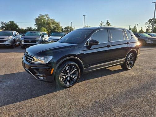 Deep Black Pearl Effect 2018 Volkswagen Tiguan 2.0T SEL