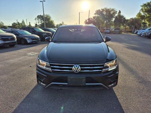 Deep Black Pearl Effect 2018 Volkswagen Tiguan 2.0T SEL
