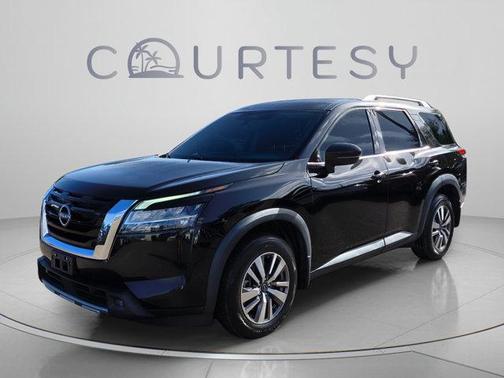 Black 2022 Nissan Pathfinder SL