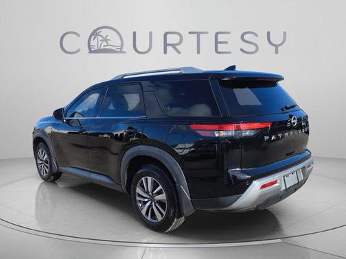 Black 2022 Nissan Pathfinder SL