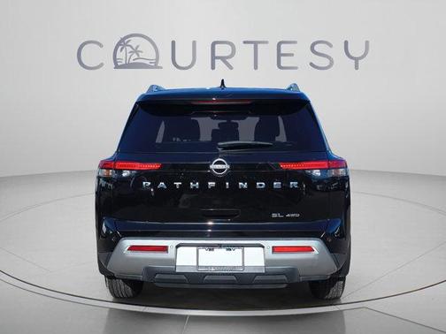 Black 2022 Nissan Pathfinder SL