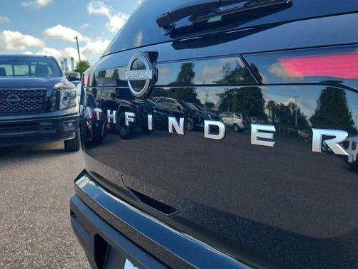2025 Nissan Pathfinder S FWD