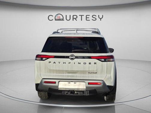 White 2024 Nissan Pathfinder Platinum