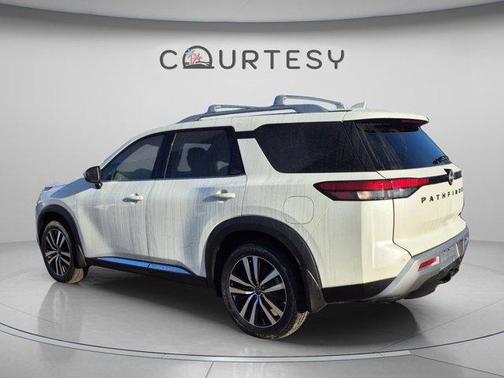 White 2024 Nissan Pathfinder Platinum