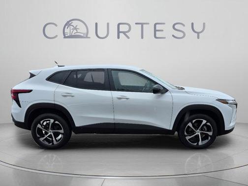 Summit White 2025 Chevrolet Trax 1RS