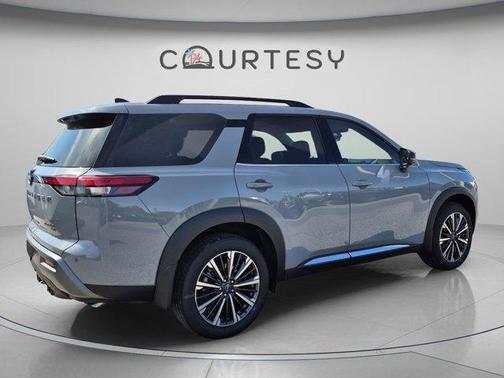 Boulder Gray Metallic 2026 Nissan Pathfinder Platinum