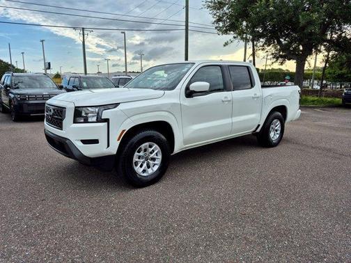 Glacier White 2024 Nissan Frontier SV