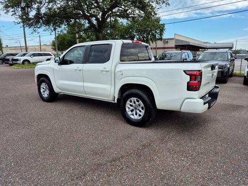 Glacier White 2024 Nissan Frontier SV