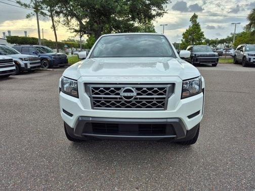 Glacier White 2024 Nissan Frontier SV