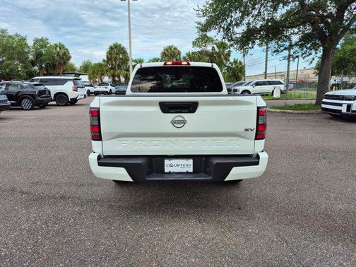 Glacier White 2024 Nissan Frontier SV