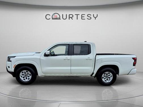 Glacier White 2024 Nissan Frontier SV