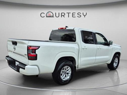 Glacier White 2024 Nissan Frontier SV