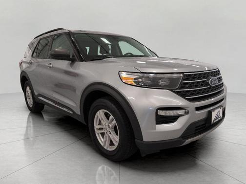 Iconic Silver Metallic 2024 Ford Explorer XLT