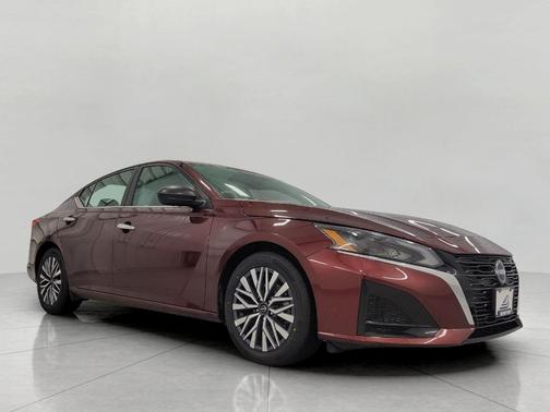 Garnet Pearl Metallic 2025 Nissan Altima SV FWD