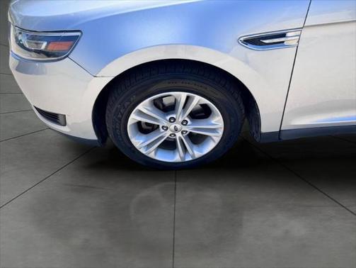 2016 Ford Taurus SE