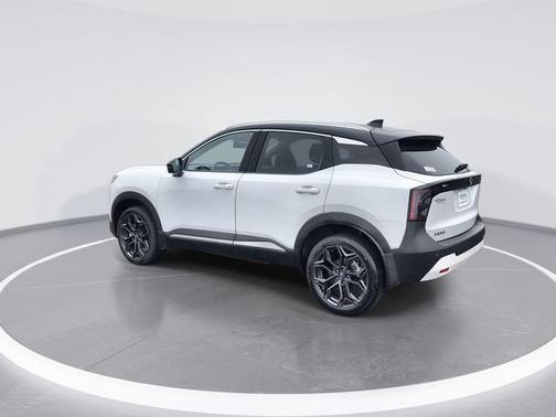 Aspen White Tricoat/Super Black 2025 Nissan Kicks SR