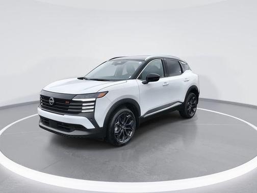 Aspen White Tricoat/Super Black 2025 Nissan Kicks SR