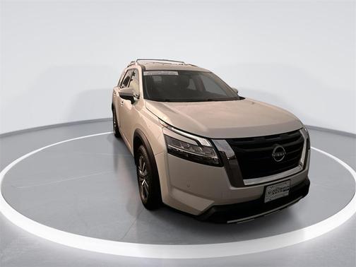 2023 Nissan Pathfinder SL 4WD