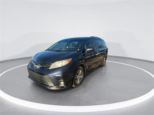 2019 Toyota Sienna XLE