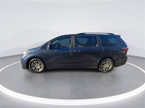 2019 Toyota Sienna XLE