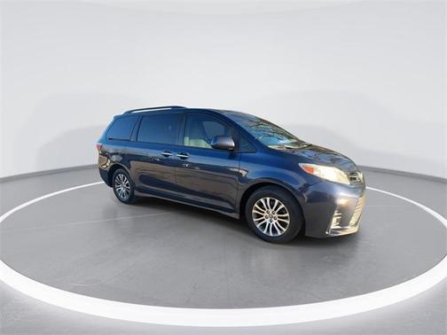 2019 Toyota Sienna XLE