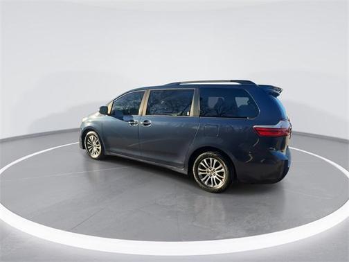 2019 Toyota Sienna XLE