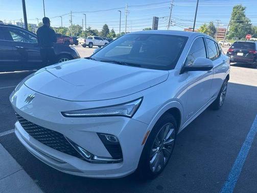White Frost Tricoat 2025 Buick Envista Avenir FWD