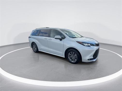 2022 Toyota Sienna XLE