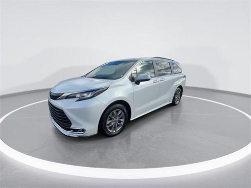 2022 Toyota Sienna XLE