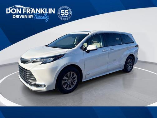 2021 Toyota Sienna XLE 8 Passenger
