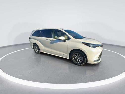 2021 Toyota Sienna XLE 8 Passenger