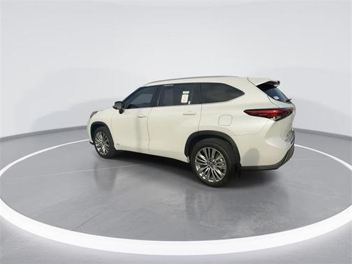 2023 Toyota Highlander Hybrid Platinum