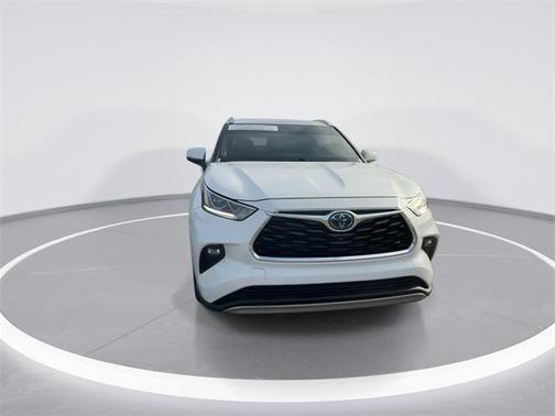 2023 Toyota Highlander Hybrid Platinum