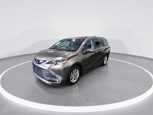 2023 Toyota Sienna Platinum 7 Passenger