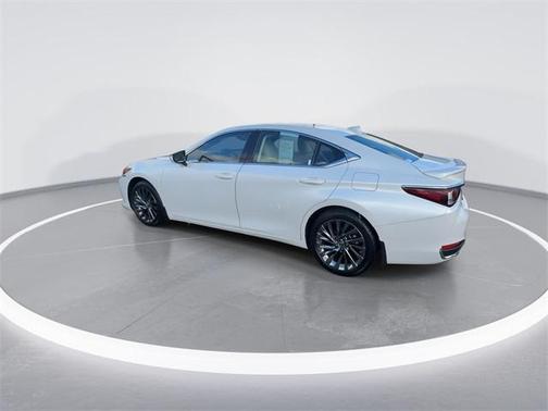 2025 Lexus ES 300h Ultra Luxury
