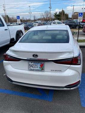 2025 Lexus ES 300h Ultra Luxury