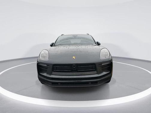 2022 Porsche Macan Base