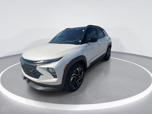 Iridescent Pearl Tricoat 2025 Chevrolet Trailblazer RS